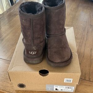 UGG size 9 Toddler’s Chocolate Shearling Boots